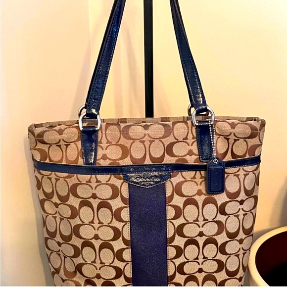 Coach Handbags - Coach tote bag